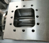 CNC-bewerking van twee-schroef-extrudervaten voor de kunststofindustrie