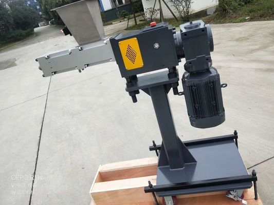 Trillend Roterend Tweeling Zij de Voederd2 Materiaal van de Schroefextruder voor WPC-Extruder
