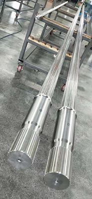 Hoge van de de Lat TweelingdieSchroef van de Torsie Grote Diameter Ingewikkelde de Extruderschacht in Petrochemische Industrie wordt gebruikt